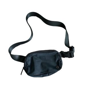 Lululemon Everywhere Beltbag